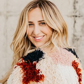 Elizabeth Faye Headshot
